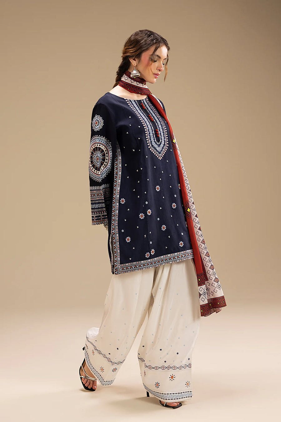 3 Pcs women’s unstitched Dhanak embroidered suit